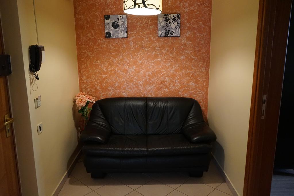 Agentia H Accommodation Bucureşti Ngoại thất bức ảnh